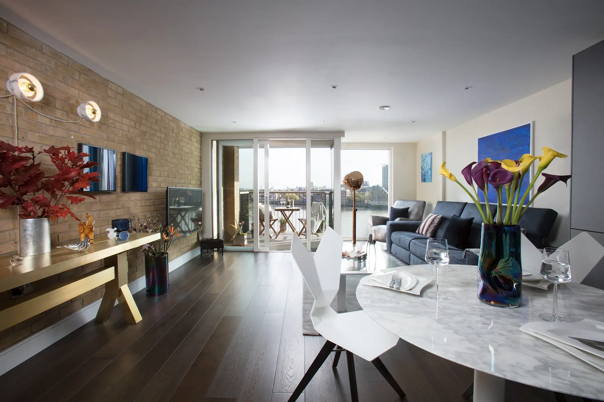 Wapping Wharf Riverfront Apartment, interior design by Studio Schubert in Wapping, E1W